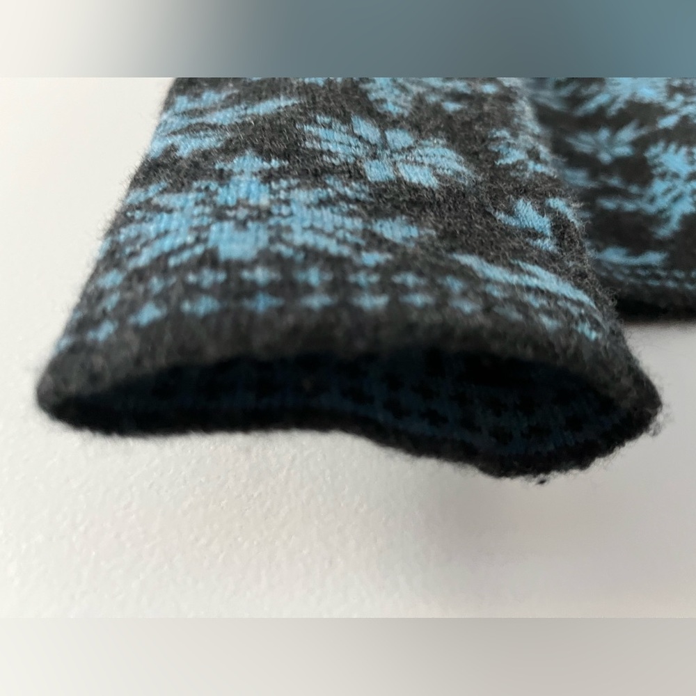 Neve Dark Charcoal Gray and Blue Snowflake 1/4 Zip Wool Sweater, Size M - Picture 6 of 14